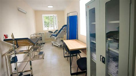 O fotografie de grup a echipei medicale zâmbitoare a cabinetului ginecologic.