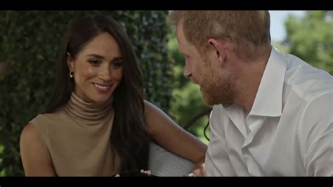 Imagine cu Ducii de Sussex și bebelușul Archie, prezentat presei.