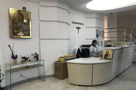 Interiorul Clinicii Novasan - recepție și cabinet