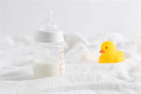 infografic cu avantajele biberoanelor din sticlă