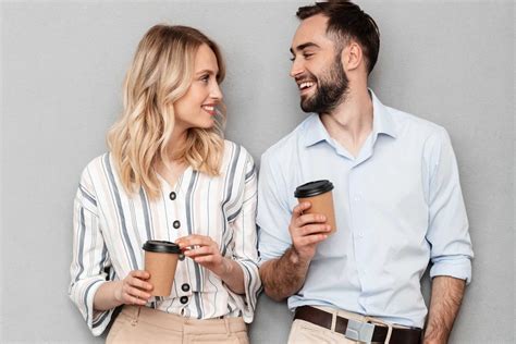 Infografic cu etapele unei relații de cuplu bazată pe fidelitate și angajament