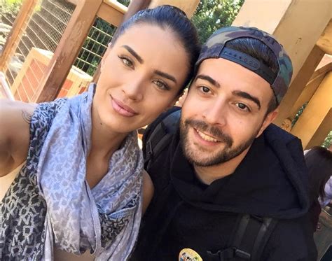 Adelina Pestrițu și Speak într-o fotografie de cuplu.