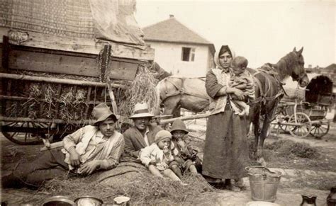 fotografie cu o comunitate rurală din România