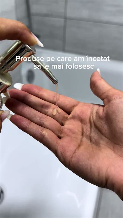 ilustrație cu aplicarea săpunului pe scalp și unghii