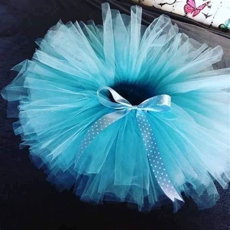 Exemple de fustițe tutu decorate cu panglici și fundițe