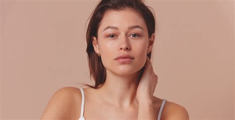 infografic cu ingrediente sigure pentru îngrijirea pielii în perioada alăptării