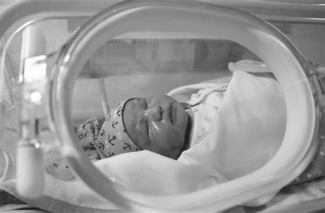 nou-nascut in incubator