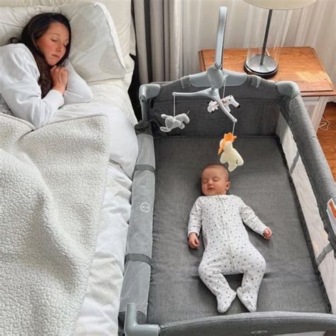 Ilustrație comparativă: pătuț co-sleeper vs. pătuț transformabil