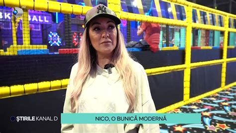 Ilustrație cu un cuplu care se bucură de timpul petrecut cu nou-născutul