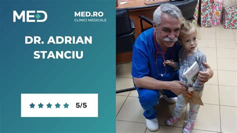 Fotografie cu Dr. Adrian Stanciu, zâmbind, interacționând cu un copil sau înconjurându-se de copii și părinți.