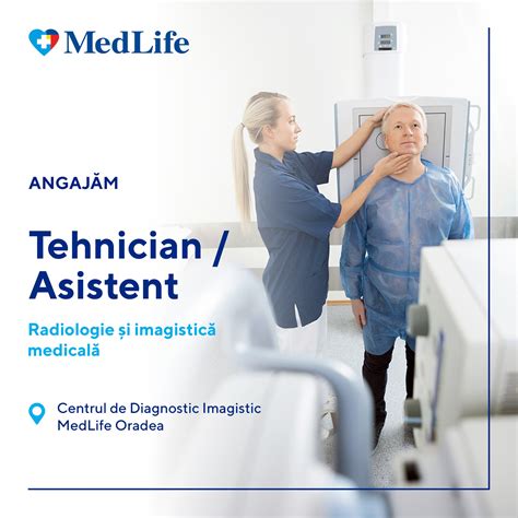 Echipa medicală MedLife discutând cu o pacientă