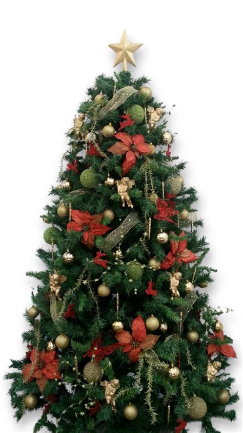 Copii fericiți în fața unui brad de Crăciun, purtând ținute festive