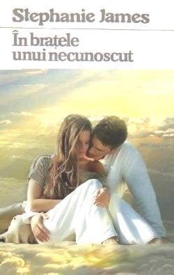 Fotografie a unui nou-născut în brațele mamei