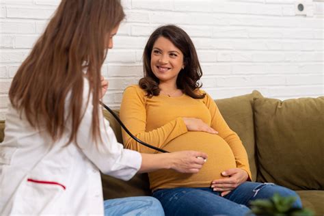 Infografic cu beneficiile abonamentului medical pentru sarcină Regina Maria