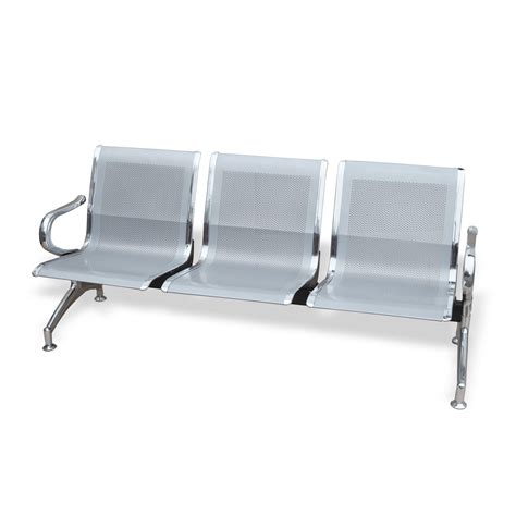 echipa medicala zambitoare in sala de asteptare