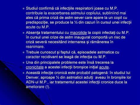 Diagramă cu pașii de urmat în timpul unei crize de astm la copil: administrare inhalator, poziție verticală, apel la urgențe dacă este necesar.