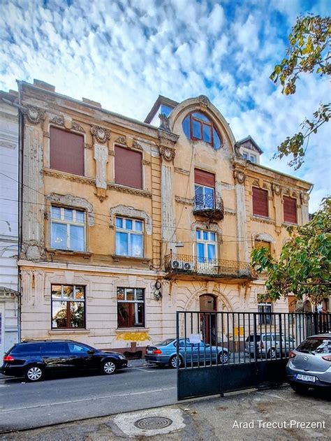 Fotografie comparativă: o imagine cu fațada deteriorată a vechii maternități și o imagine cu fațada modernă a noii maternități.