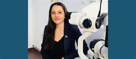 Portret profesional al Dr. Laura Constantin