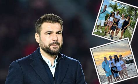 Fotografie de arhivă cu familia Niculescu sau cu părinții săi.