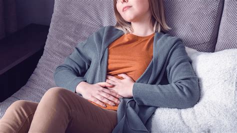 Infografic despre semnele de alarmă ale durerii abdominale