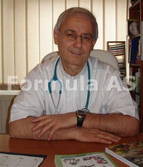 portretul Dr. Doru Dumbravă într-un cadru medical