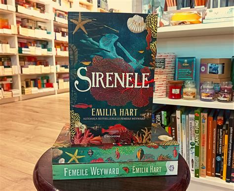 Ilustrație demonstrativă a modului în care prosopul Clevamama se fixează în jurul gâtului mamei, eliberându-i mâinile.