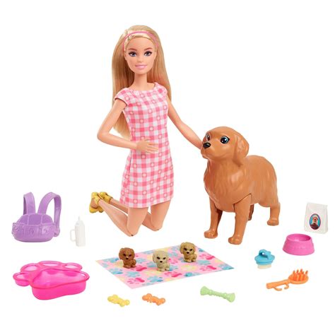 Colecție de accesorii incluse în setul Barbie Newborn Pups: sticlă, perii, jucărie, mâncare.