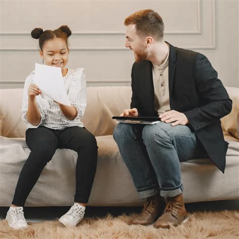 Infografic cu etapele procesului de psihoterapie pentru copii.