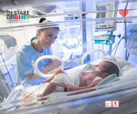 copil prematur în incubator cu părinții alături