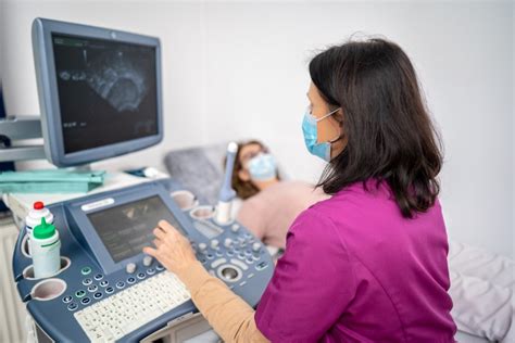 Ilustrație medicală a unei ecografii transvaginale.