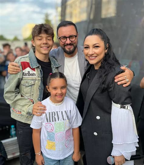 Andra și Cătălin Măruță cu copiii lor