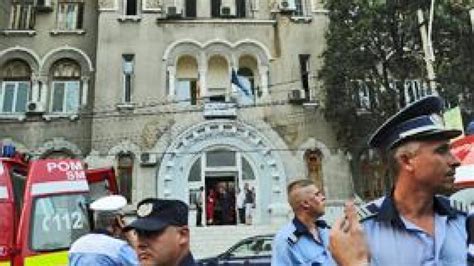 imagini de arhivă cu pompieri la Maternitatea Giuleşti