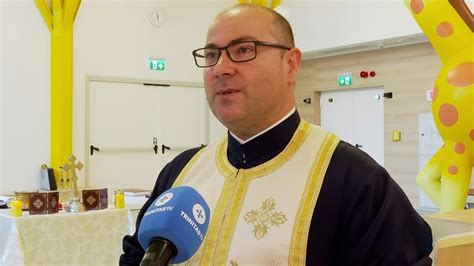 preotul Cristian Popa la capela spitalului