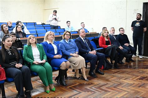 Ilustrație a unei conferințe medicale cu participare internațională