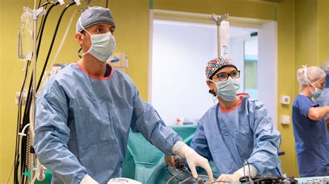 Schema care ilustrează avantajele chirurgiei laparoscopice în ginecologie