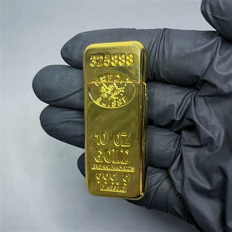 Comparație vizuală a diferitelor forme de aur: lingou, monedă, bijuterie