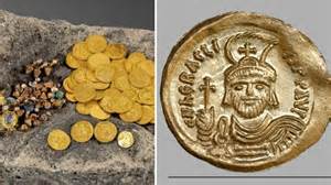 Cutie cu monede de aur vechi, descoperită întâmplător.