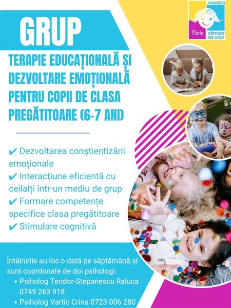 fotografie de grup a echipei de psihologi, zâmbind și arătând profesionalism