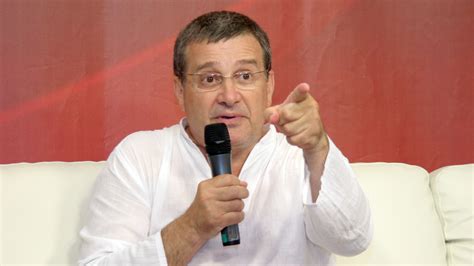 Mircea Dinescu prezentând o emisiune culinară