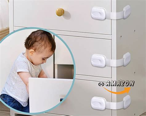 Galerie foto cu diverse produse de siguranță pentru copii: protecții de colțuri, blocatoare pentru sertare și geamuri, plase de siguranță.