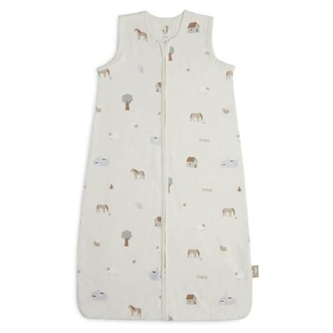 Ilustrație cu un bebeluș dormind liniștit într-un sac de dormit