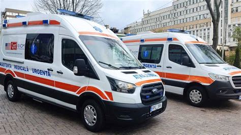 Echipă medicală specializată în oncohematologie pediatrică, lucrând la îngrijirea pacienților.