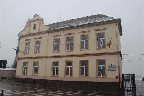 fotografie cu exteriorul reabilitat al clinicii