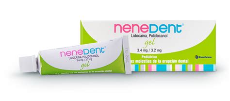 Ilustrație cu un bebeluș fericit care folosește pasta de dinți Nenedent Baby și periuța degetar.