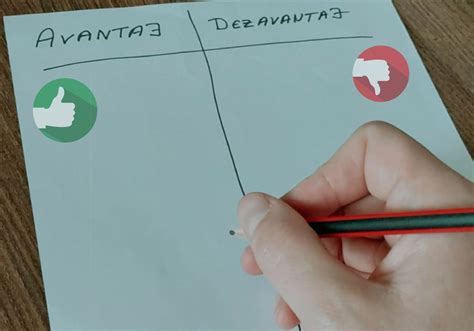 Infografic comparativ al diferitelor tipuri de materiale pentru pătuțuri, cu avantaje și dezavantaje.