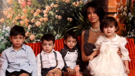 fotografie cu Nicoleta Luciu și copiii ei