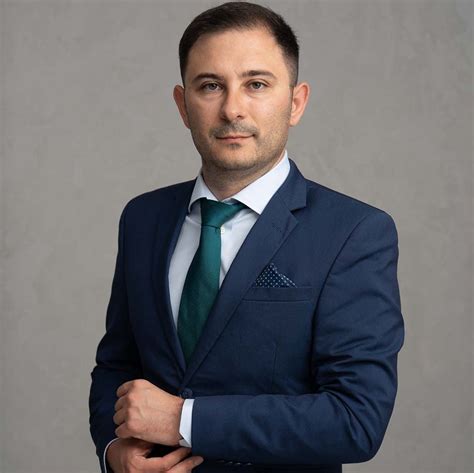 Fotografii profesionale ale Dr. Claudiu George Costea și Dr. Ovidiu Limoncu.