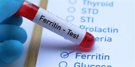 infografic comparativ al semnelor vitale fetale normale și anormale
