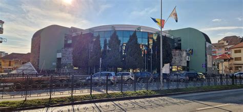 Amplasarea urnei de vot în Sala de consiliu a Universității Adventus