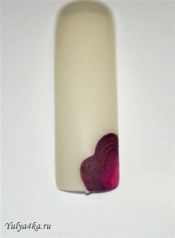 Secvență foto sau ilustrație pas cu pas a aplicării decorului Sugar Effect pe unghii.